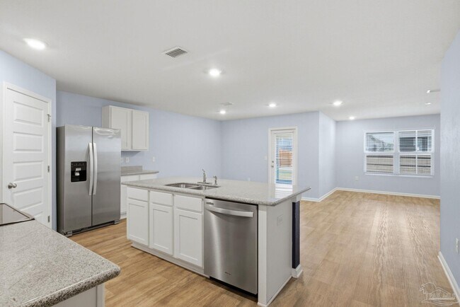 Building Photo - 5598 Guinevere Ln