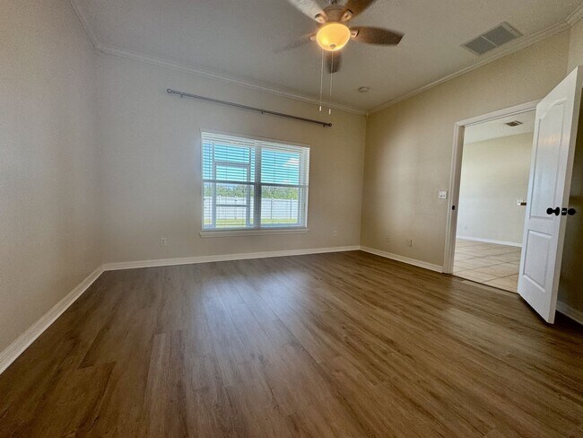 Building Photo - Beautiful 3/2 home near Lake Nona ~ Fenced In Yard ~ LVP & Tile Flooring ~ Community Pool!