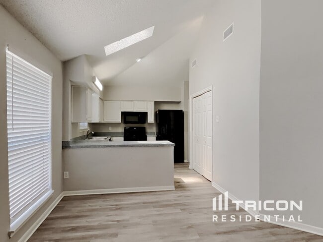 Building Photo - 212 Sunset Dr