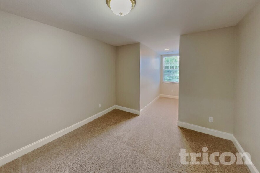 Building Photo - 1705 Walden Ct