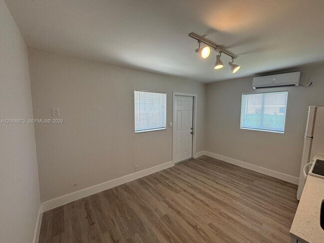 Building Photo - 4145 SW 19th St