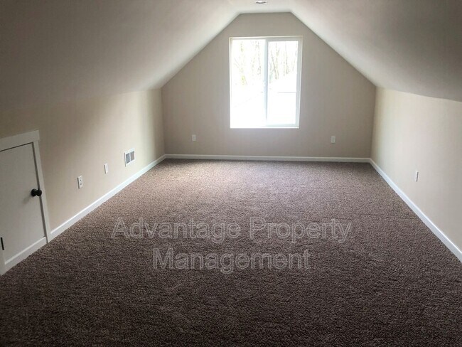 Building Photo - 5836 NE Chandra Ct
