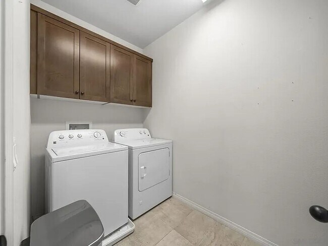 Building Photo - 524 Heron Ln
