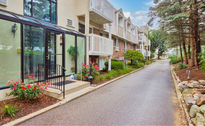 Building Photo - 213 E Liberty St