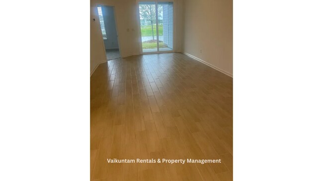 Building Photo - 563 Cherry Elm Dr