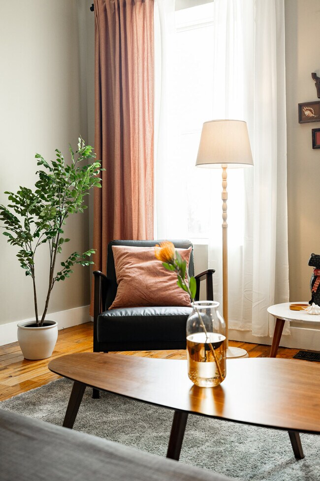 Building Photo - 1304 Broadway-ID1056031P