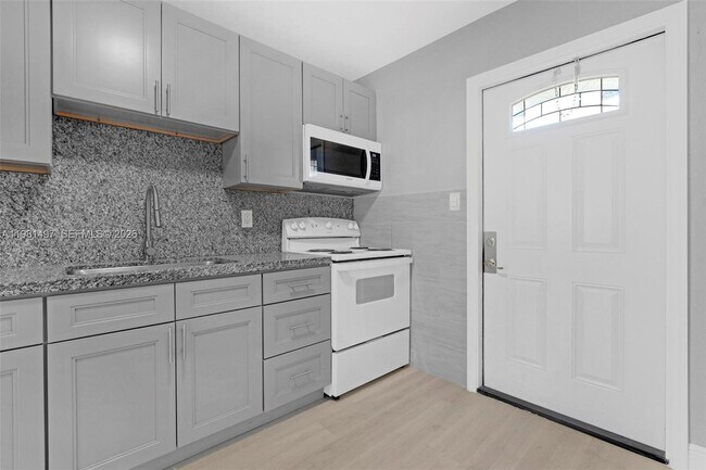 Building Photo - 369 Phippen Waiters Rd