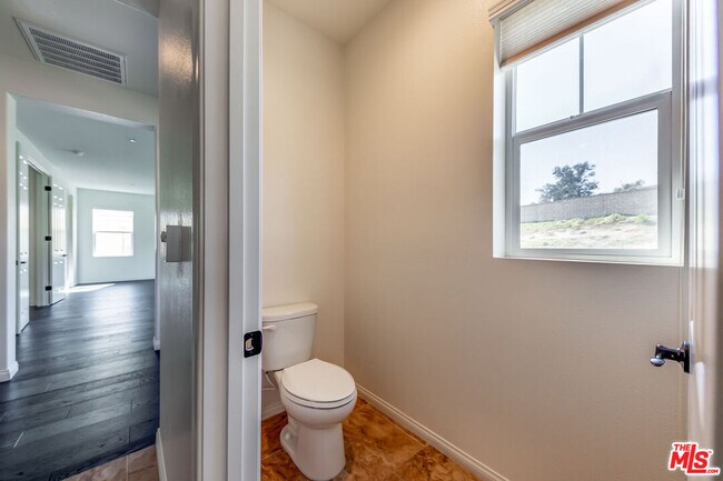Building Photo - 22379 Driftwood Ct