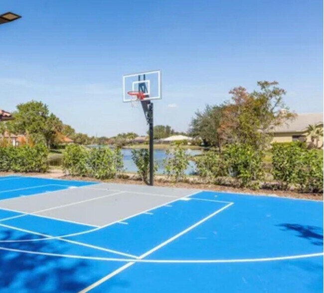 Building Photo - 8139 Las Palmas Way