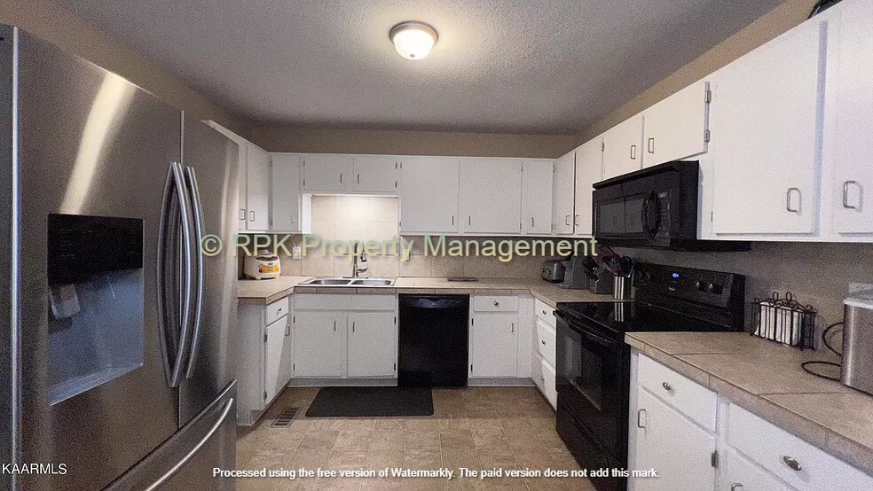 Building Photo - 5615 Karen Dr