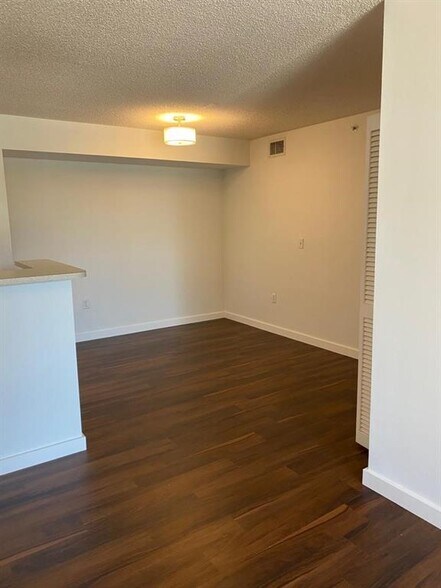 Building Photo - 631 SW 111th Ln