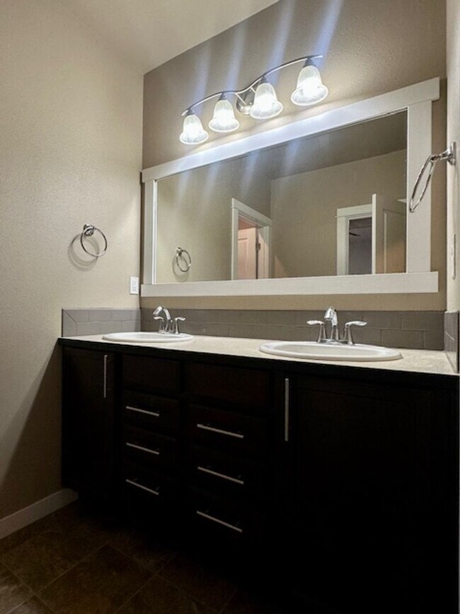 Building Photo - 63266 NW Newhall Pl