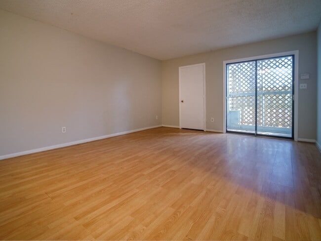 Building Photo - 2609 Eastway Dr