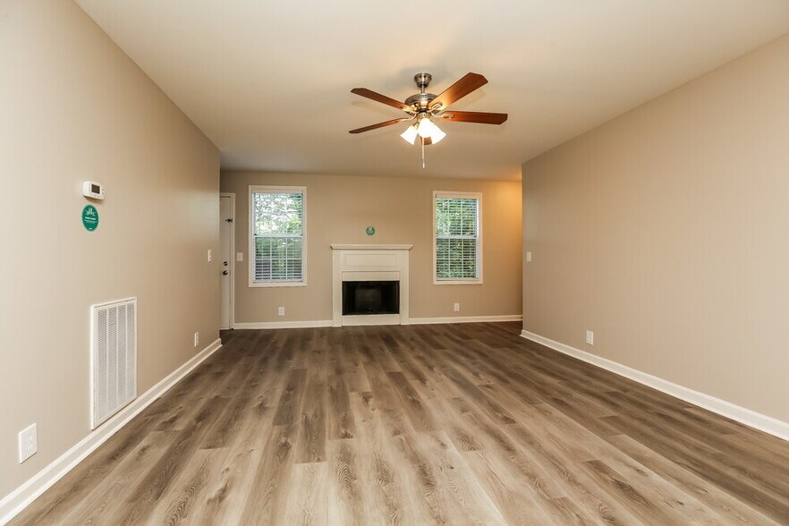 Building Photo - 5921 Belle Oaks Pl