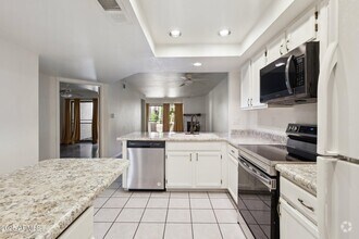 Building Photo - 205 N 74th St