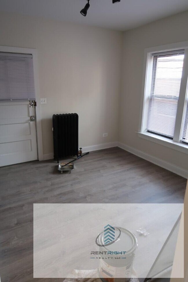 Building Photo - 1 bedroom in CHICAGO IL 60626