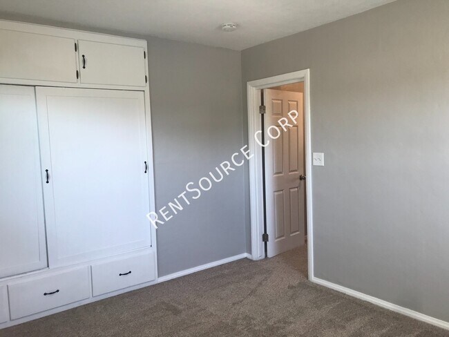Building Photo - 44644 20th St W