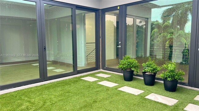 Building Photo - 1700 NE 18th St