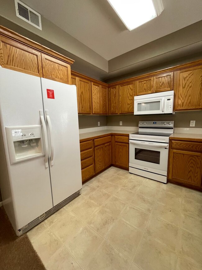 Building Photo - Charming Main Floor Condo in Water Valley