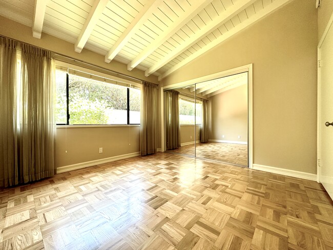 Building Photo - 1316 Granvia Altamira