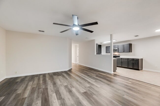 Building Photo - "Charming 3-Bedroom with 2 Bathrooms in Wy...