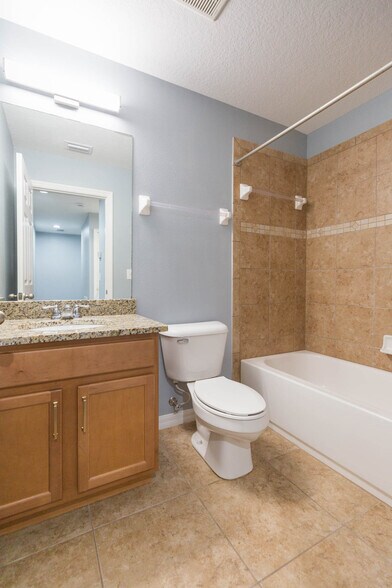 Building Photo - 15939 Fishhawk View Dr