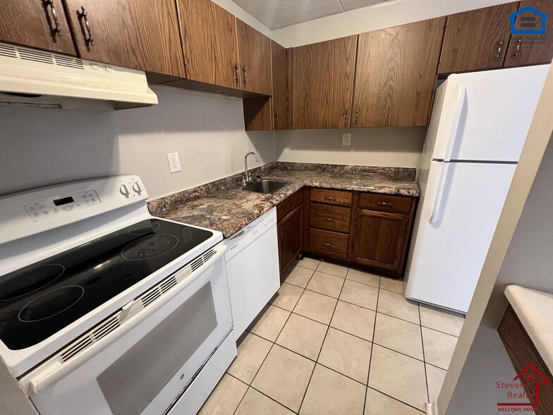 Building Photo - 915 S Seminole Dr