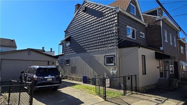 Building Photo - 4560 Friendship Ave