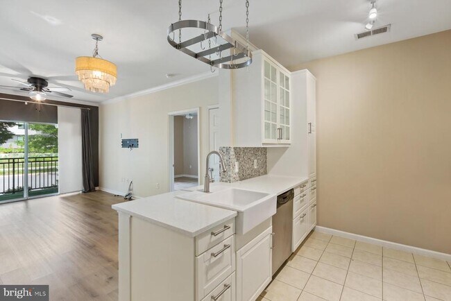 Building Photo - 12945 Centre Park Cir
