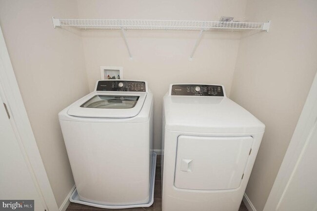 Building Photo - 417 Creekbed Cir