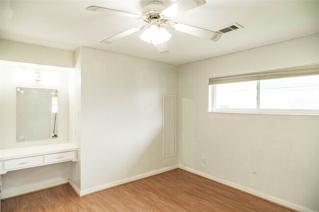 Building Photo - 8819 Hazen St
