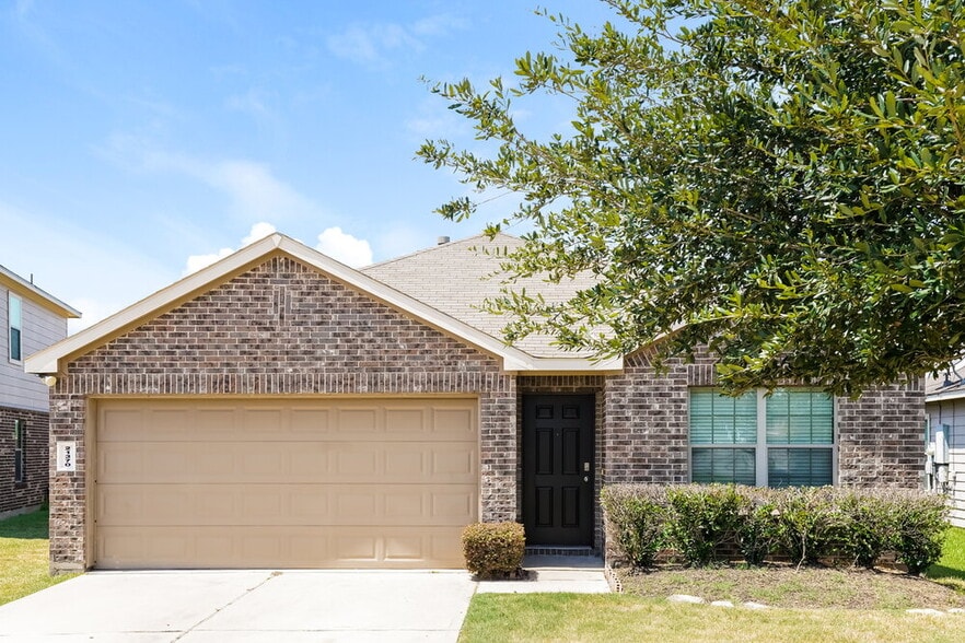 Primary Photo - 21370 Beacon Springs Lane