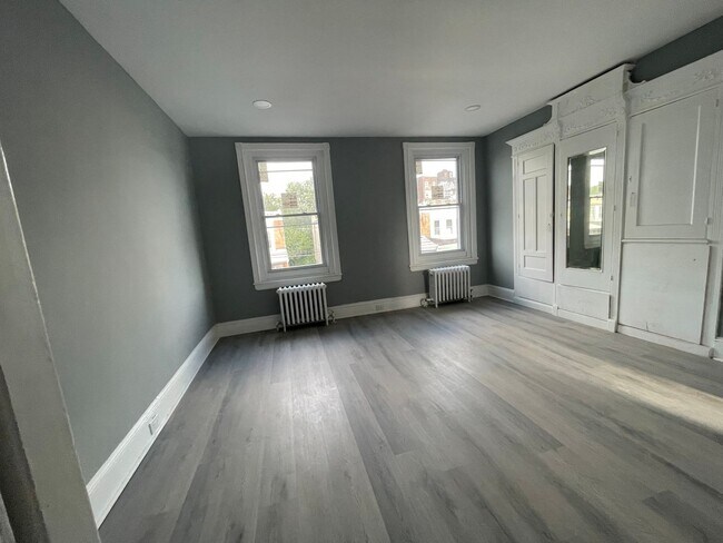 Building Photo - 30 N 56th St