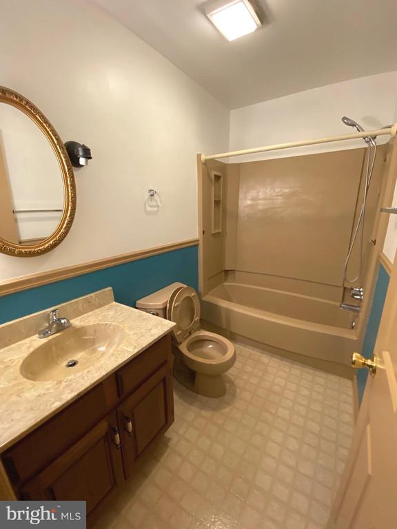 Building Photo - 11 Creeks Edge Rd