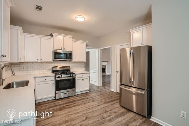 Building Photo - 4 br, 2.5 bath House - 912 Lakeside Ct UNIT