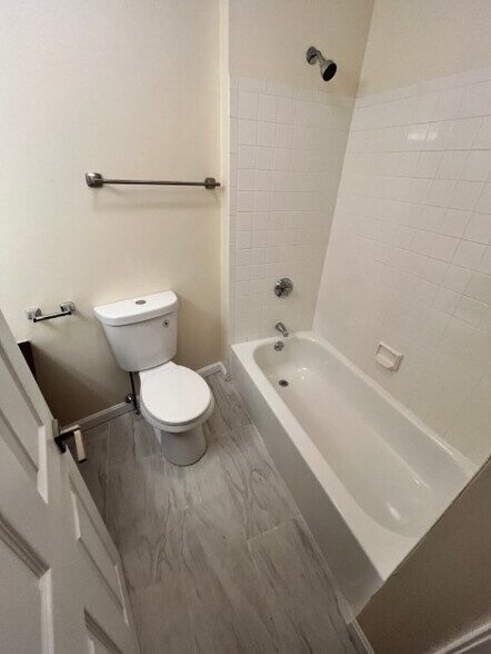 Building Photo - 25 Bow St