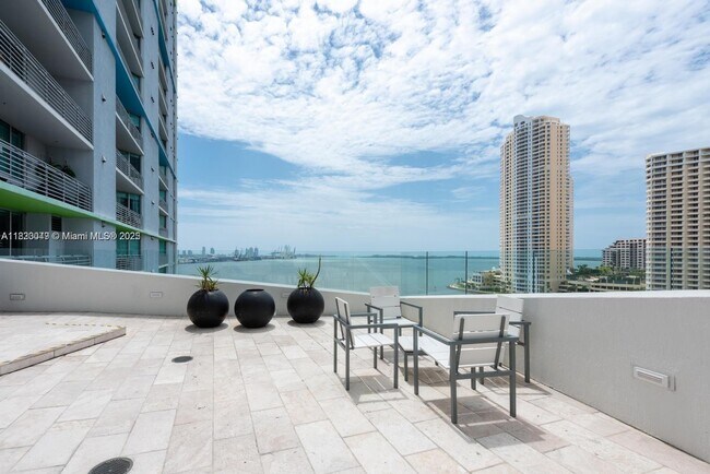 Building Photo - 325 Biscayne Blvd