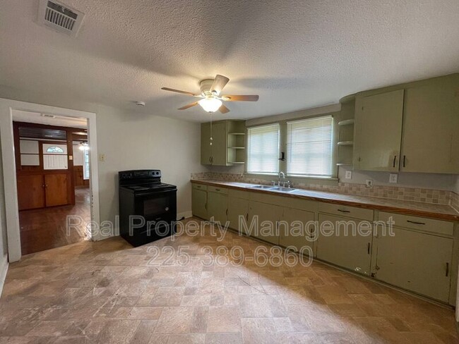 Building Photo - 3026 Balis Dr