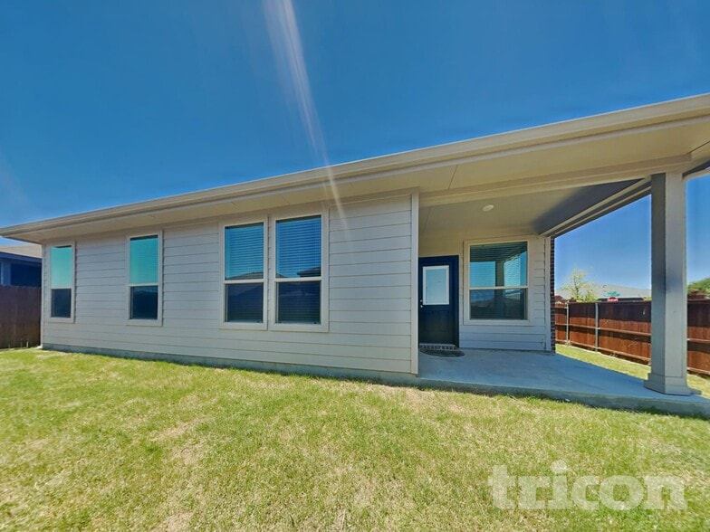 Building Photo - 9124 Highland Orchard Dr