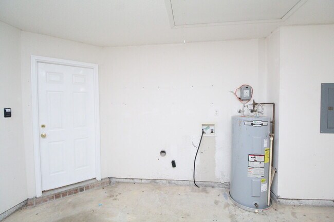 Building Photo - Beautiful Milton Home Near Whiting Field –...