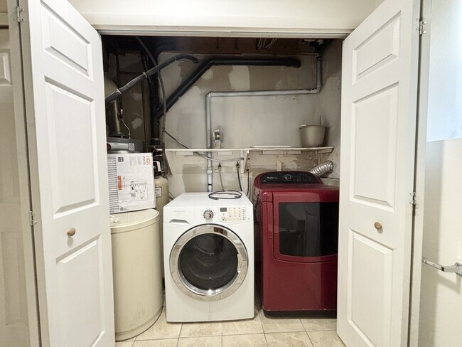 Building Photo - 2243 Aspen Hills Dr