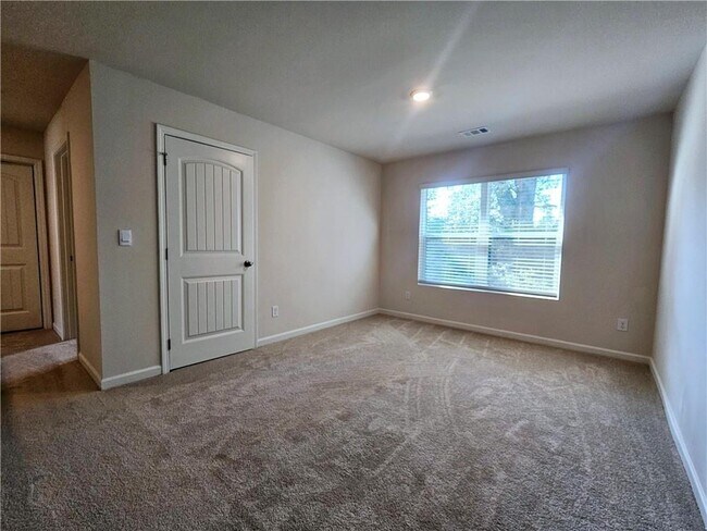 Building Photo - 306 Walnut Grv Wy