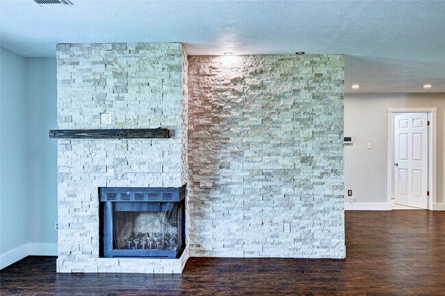Building Photo - 5103 Temple Bell Dr