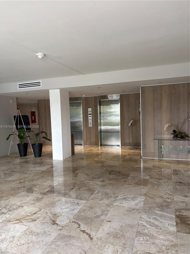 Building Photo - 16558 NE 26th Ave