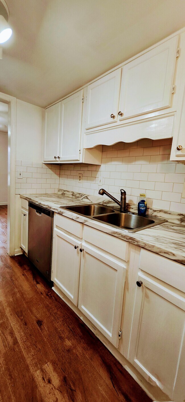 Building Photo - 5595 Executive Way