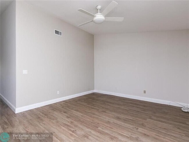 Building Photo - 9420 NW 31st Pl