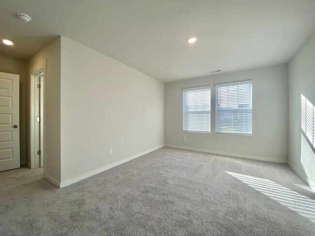 Building Photo - “Modern comfort meets Murfreesboro charm —...