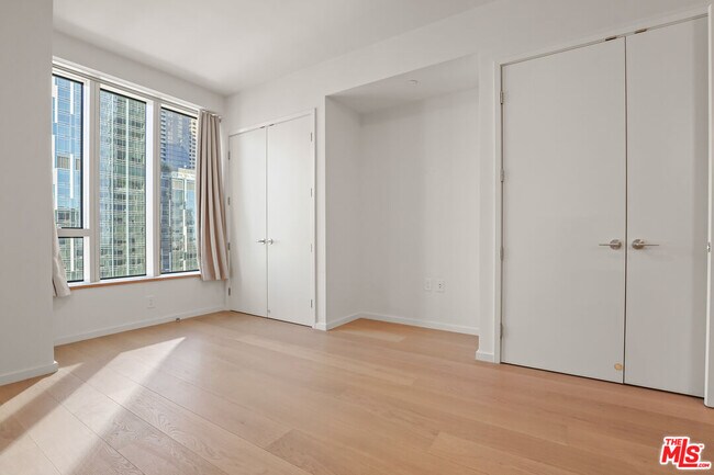 Building Photo - 889 Francisco St