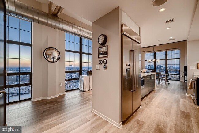 Building Photo - 1200 Steuart St