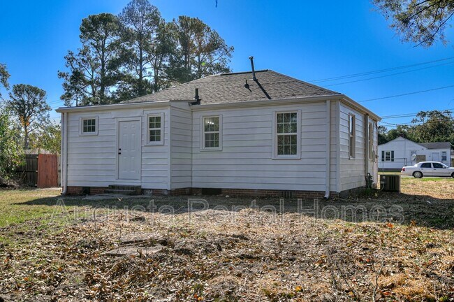 Building Photo - 2019 Roosevelt Dr